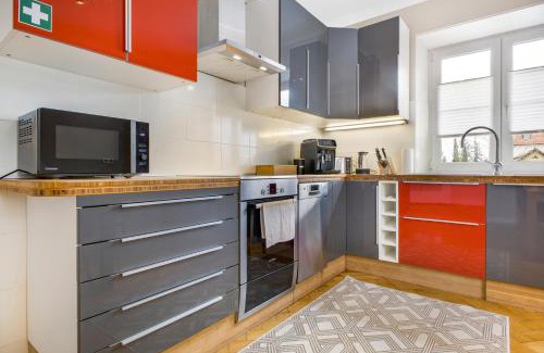 Nordbahnhof Apartment | Apart21- Spacious 3 BR with WiFi Kitchen Games