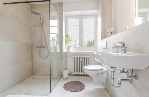 Nordbahnhof Apartment | Apart21- Spacious 3 BR with WiFi Kitchen Games