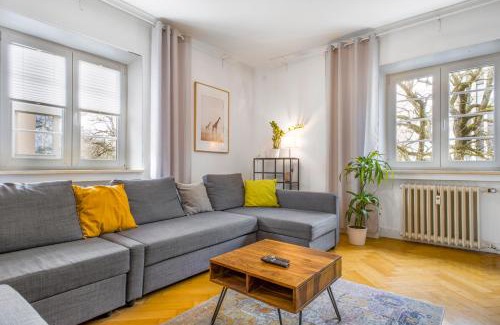 Nordbahnhof Apartment | Apart21- Spacious 3 BR with WiFi Kitchen Games