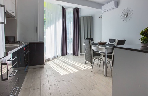 Mamaia-Sat Apartment | Apartament Alezzi Black&White 1