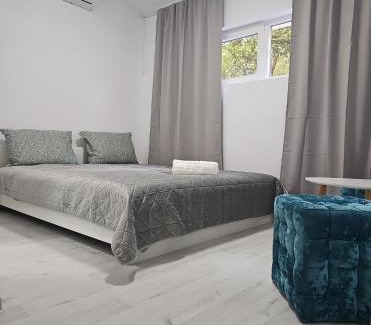 Arad Apartment | Apartament 'Cu viață', parcare fără plata, check in NON STOP