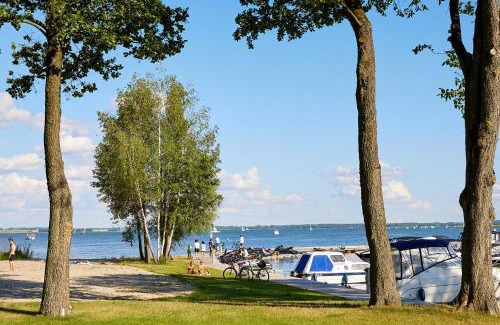 Wilkasy Apartment | Apartament E10 w Nautica Resort nad jeziorem w Giżycku