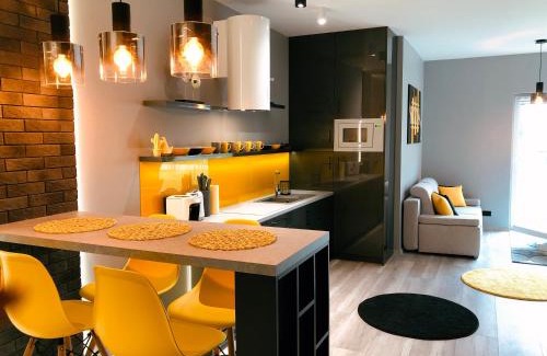 Wilkasy Apartment | APARTAMENT ELEGANCE YELLOW w Nautica Resort