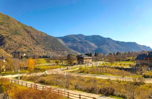 Alt Aneu Apartment | Apartament familiar de luxe i balcó amb vistes by RURAL D'ÀNEU