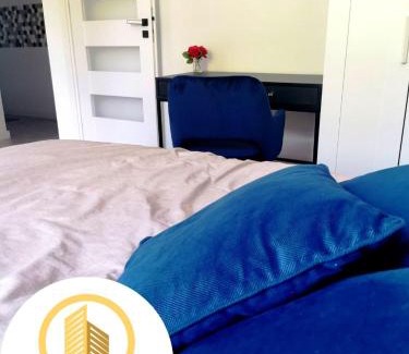Tychy Apartment | Apartament Granatowy