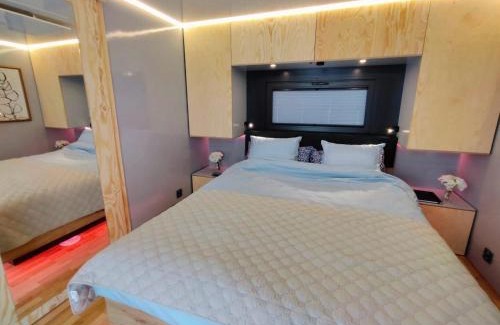 Tarnobrzeg Apartment | Apartament Houseboat - dom na wodzie