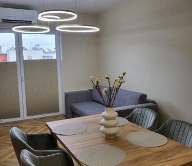 Starogard Gdanski Apartment | Apartament w Centrum Luksusowy, Klimatyzacja, Full Opcja, Zameldowanie 24h, Duży Parking, Balkon, PlayStation 5, Ekspres, Netflix, Winda, FV, Nowy Budynek