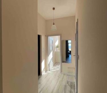 Nowe Warpno Apartment | Apartament w Nowym Warpnie z widokiem na wodę.