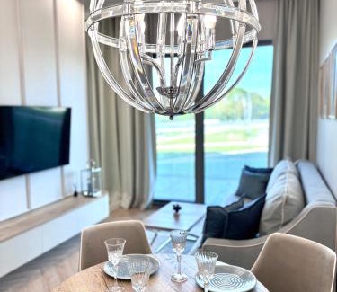 Olsztyn Apartment | Apartament WHITE GLOVE Prestige Nad Zatoką jezioro Ukiel