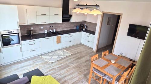 Wrzesnia Apartment | Apartament z balkonem -35 min do Poznania -WiFi-Parking