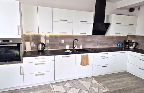 Wrzesnia Apartment | Apartament z balkonem -35 min do Poznania -WiFi-Parking