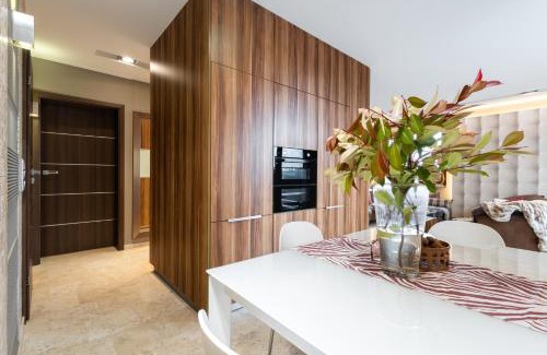 Krzyki Apartment | Apartament z tarasem 120m2, klimatyzacja, parking w garażu