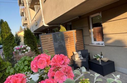 Grochow Apartment | Apartament z tarasem przy parku