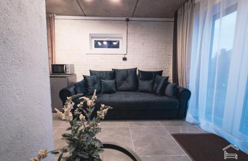 Birzai Apartment | Apartamentai Biržuose, cozy garage