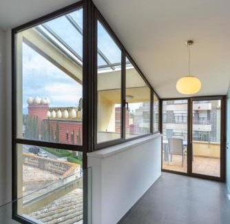 Figueres Apartment | Apartamento ático enfrente del Museo Dalí