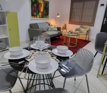 Rio Abajo Apartment | Apartamento #6 cómodo, Tranquilo, Elegante cerca de la estación del metro de la cincuentenario