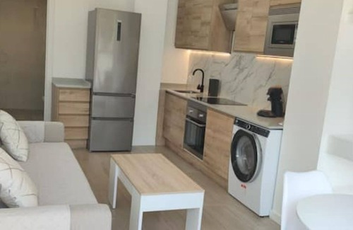 Aiora Apartment | Apartamento Cerca Ciudad Ciencias. 4/6 Personas. Céntrico, Parada Metro 2 Minuto