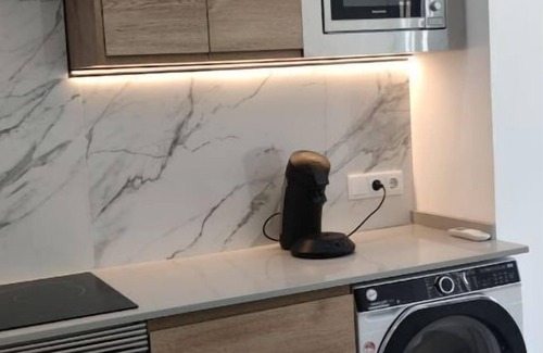 Aiora Apartment | Apartamento Cerca Ciudad Ciencias. 4/6 Personas. Céntrico, Parada Metro 2 Minuto