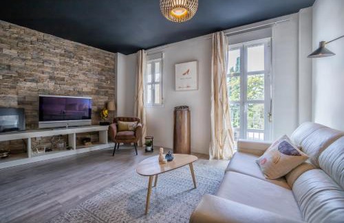 Santiago Apartment | Apartamento cerca de la MEZQUITA DE CORDOBA & FREE PRIVATE PARKING