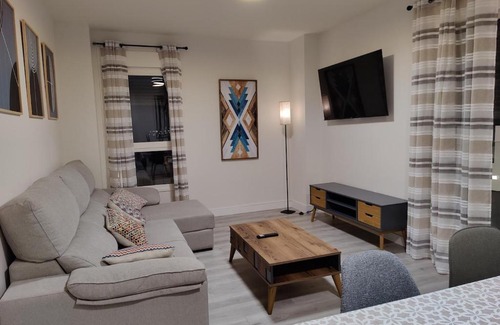 Dos Hermanas Apartment | Apartamento cercano al Metro