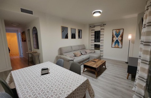 Dos Hermanas Apartment | Apartamento cercano al Metro