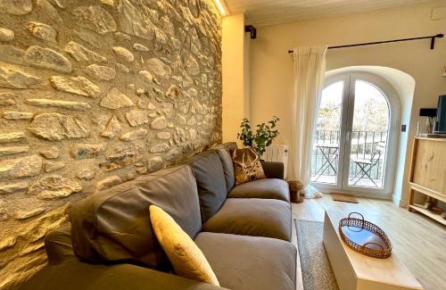 Camprodon Apartment | Apartamento colgante al río con vistas al puente