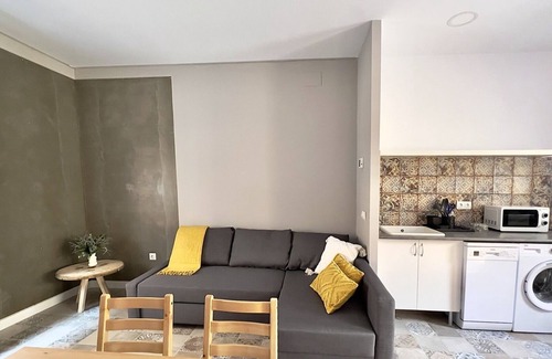Astorga Apartment | Apartamento con dos Camas y Terraza Privada