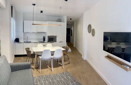 San Roque Apartment | Apartamento con Terraza y Parking Gratis