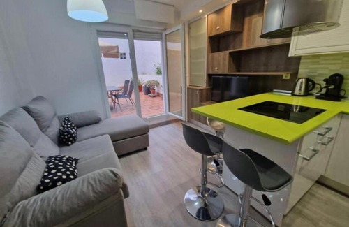 Distrito Llano Apartment | Apartamento con terraza y parking