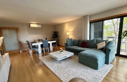 Palhais Apartment | Apartamento Confortável e Espaçoso, 20 min Lisboa!