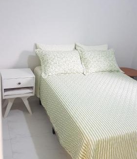 Imigrantes Apartment | Apartamento CONFORTO prox do SHOPPING NAÇÕES prox ABBA Church - cozinha completa - Ar condicionado - WiFi - Smart Tv 32' - Youtube e Apps - estacionamento privado - Portaria 24h - Acomoda até 8 pessoas - Anfitriã SuperHost no BNB 5 Estrelas