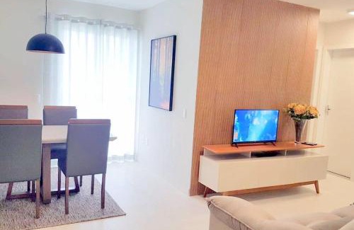 Imigrantes Apartment | Apartamento CONFORTO prox do SHOPPING NAÇÕES prox ABBA Church - cozinha completa - Ar condicionado - WiFi - Smart Tv 32' - Youtube e Apps - estacionamento privado - Portaria 24h - Acomoda até 8 pessoas - Anfitriã SuperHost no BNB 5 Estrelas