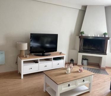 El Pueyo de Jaca Apartment | Apartamento Coqueto en El Pueyo, céntrico con WIFI