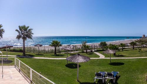 Casares del Mar Apartment | Apartamento dúplex en primera línea de playa