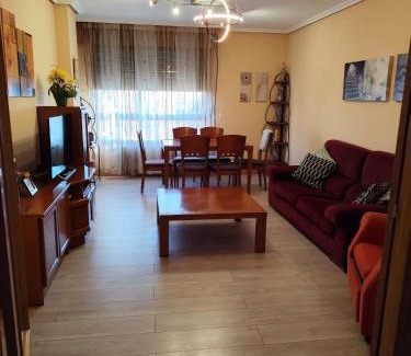 Burgos Apartment | apartamento de tres dormitorios con garaje y todos los servicios cerca