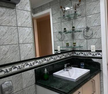 Borgo House | apartamento em bairro nobre suíte com ar condicionado e banheira com hidromassagem