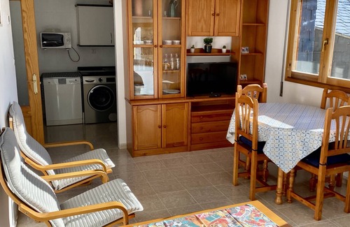 Biescas Apartment | Apartamento en la Montaña, Garaje, Piscina, Barbacoa, Pista de Tenis, Wifi