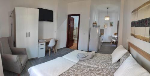 Salteras Apartment | Apartamento en Urbanización Residencial - Roble, 5