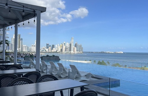Calidonia Apartment | Apartamento Frente al mar en Ave. Balboa con Piscina Infinita