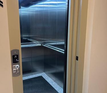 Vila Becker Apartment | Apartamento Inteiro - 2 Quartos com AC - Wifi 1000mb - Cozinha Completa - 1 Vaga de Garagem - Elevador - Sacada Gourmet - Indicado para Grupos, Hospedes a Trabalho, Família e Pets