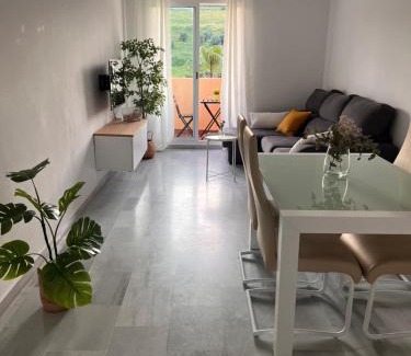 Camas Apartment | Apartamento Jardín de Atalaya