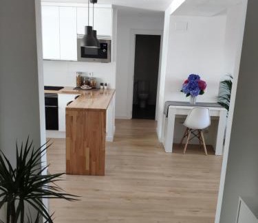 Las Campas y San Claudio Apartment | Apartamento LOS VEGA- parking privado