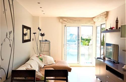 Santa Margarida Apartment | Apartamento luminoso en Santa Margarita con terraza y piscina, cerca de la playa de la Rubina - ES-258-79