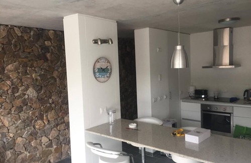 Punta Ballena Condo | Apartamento moderno con vista al mar.