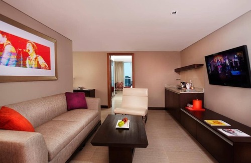 Panama City Apartment | Apartamento Moderno y Central de 2 Habitaciones Gratis Desayuno, Piscina y Gym