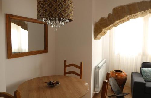 Adahuesca Apartment | Apartamento Rosellas, cerca de Alquézar, en Sierra de Guara