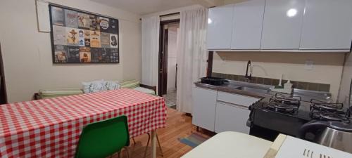 Centro Apartment | Apartamento térreo com ar condicionado e 2 suítes bem localizado