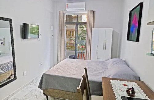 Catete Apartment | Apartamento tipo studio com uma linda sacada