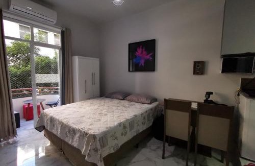 Catete Apartment | Apartamento tipo studio com uma linda sacada