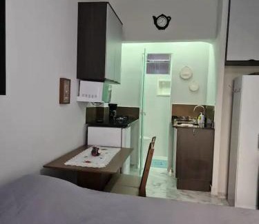 Catete Apartment | Apartamento tipo studio com uma linda sacada
